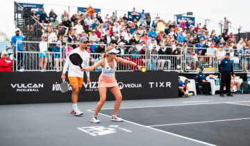 Stacking, the choreography of the pickleball.
